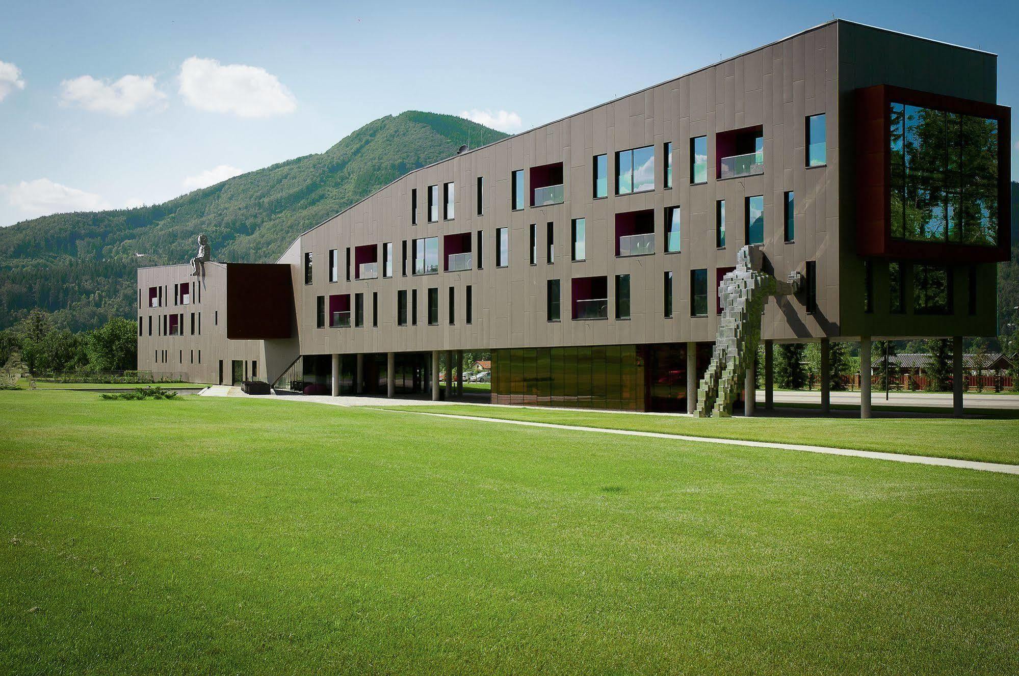 Miura Hotel Celadna Luaran gambar