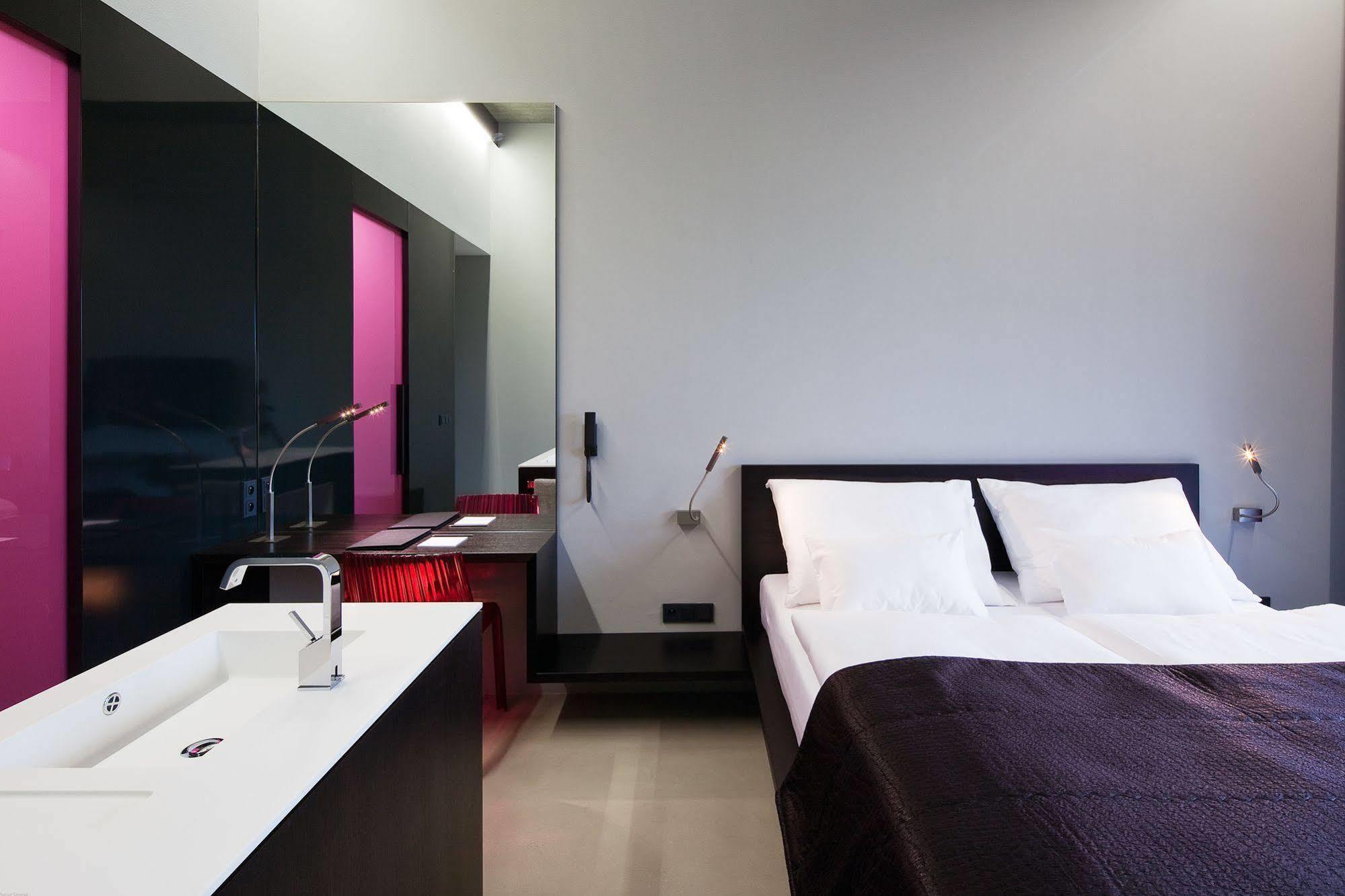 Miura Hotel Celadna Luaran gambar