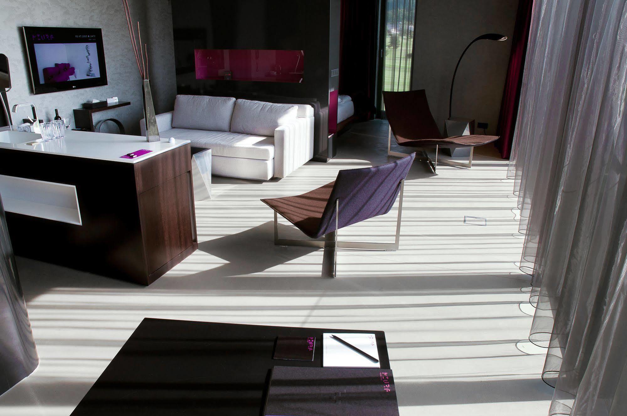 Miura Hotel Celadna Luaran gambar